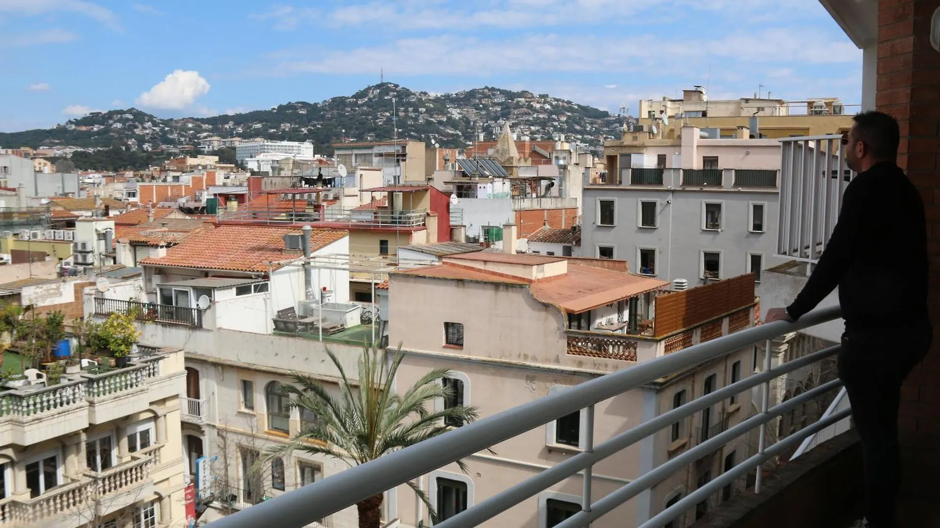 Apartaments Salamar contacts